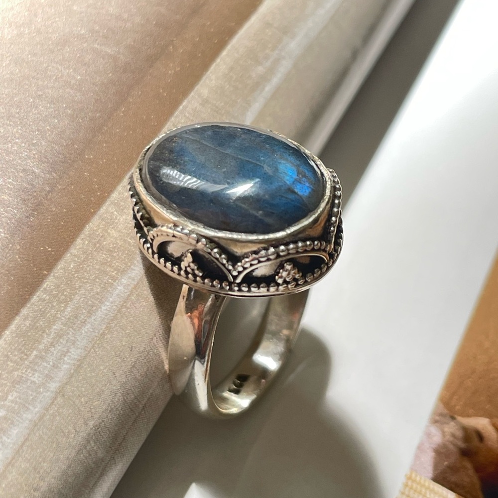 925 Sterling Silver Labradorite Ring sizes : US: 9 Piece of Art